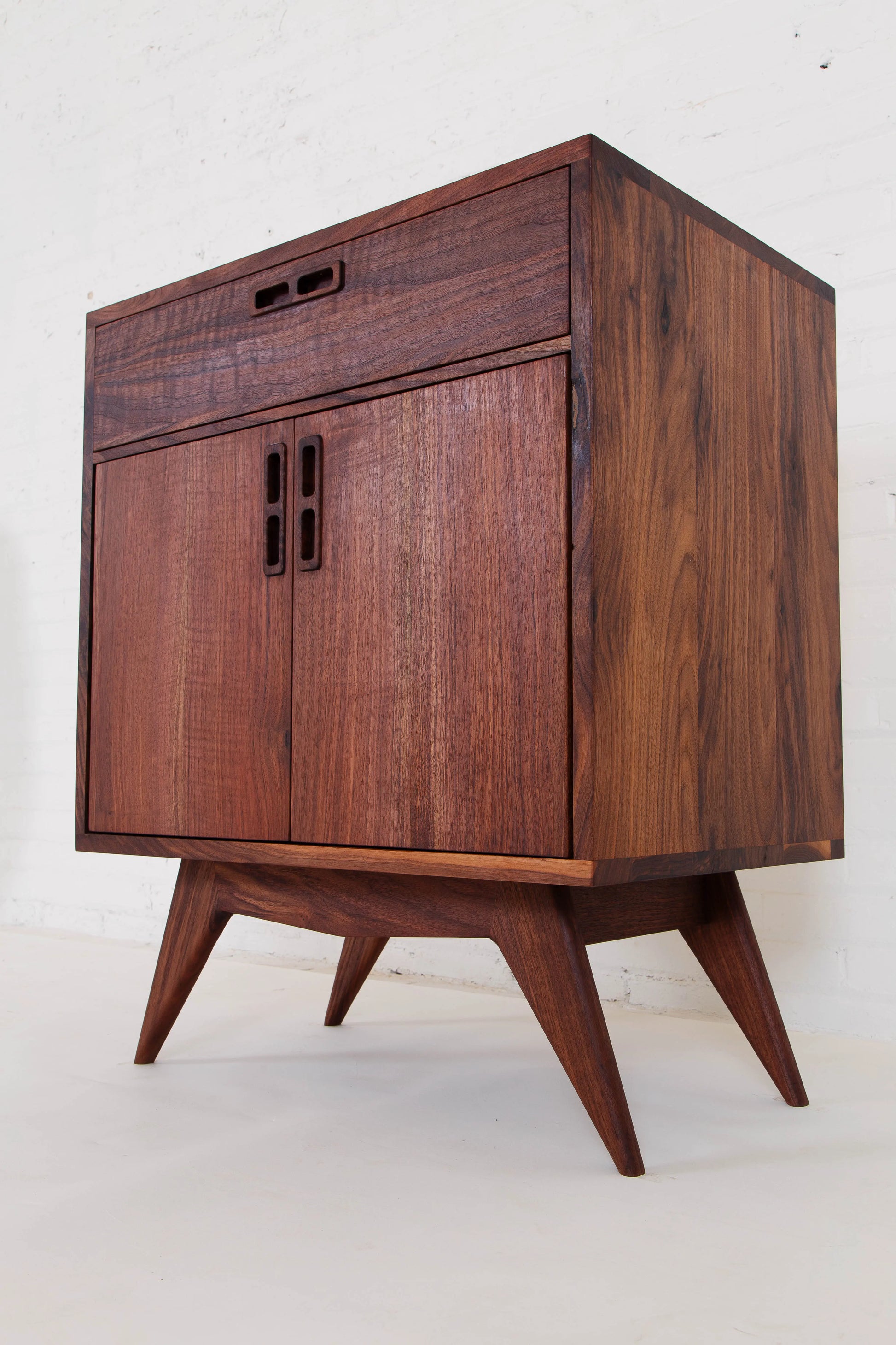 Mid Century Modern Bar Cabinet: A blend of style and function