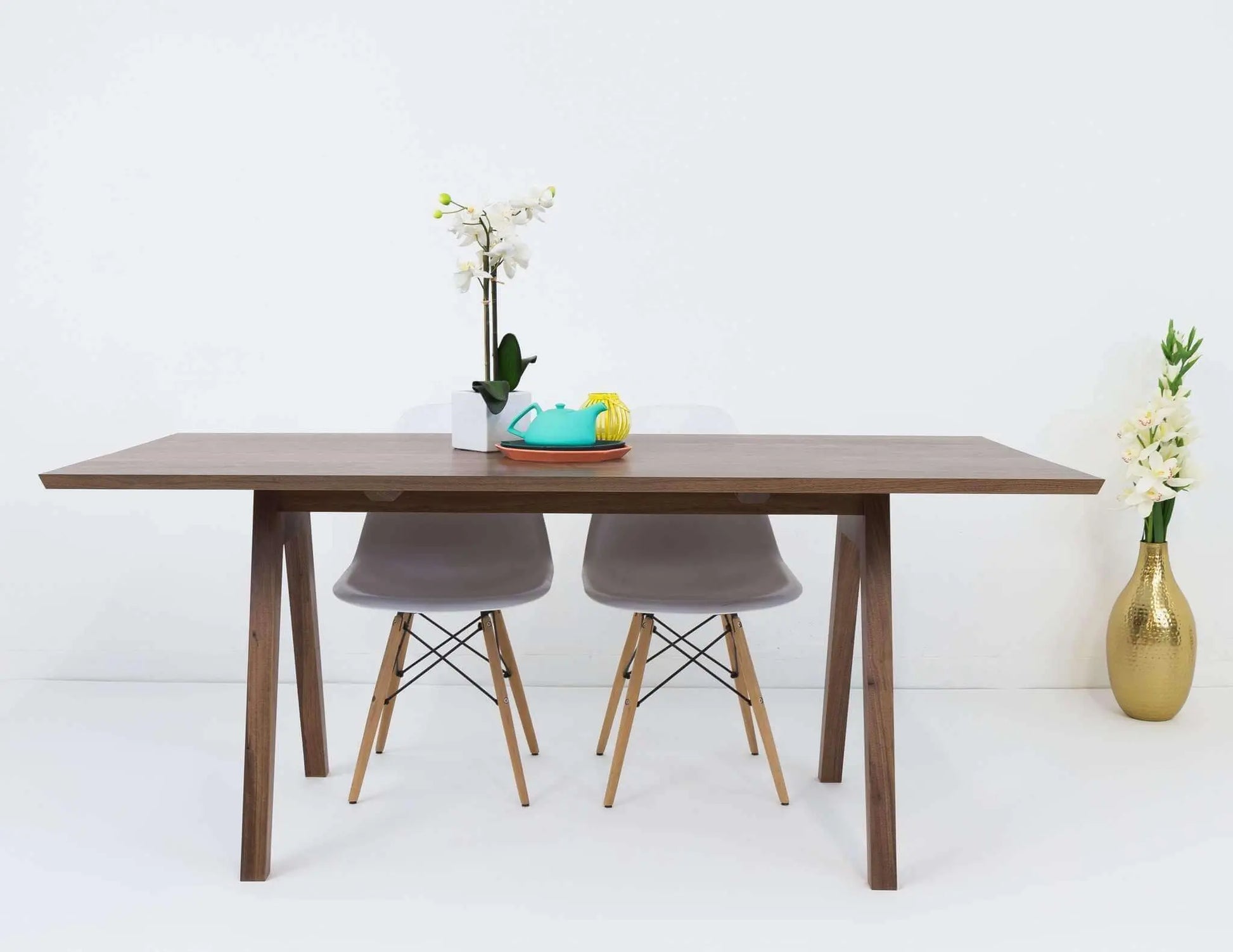 Sputnik Scandinavian Modern Dining Table as the centerpiece of a dining room