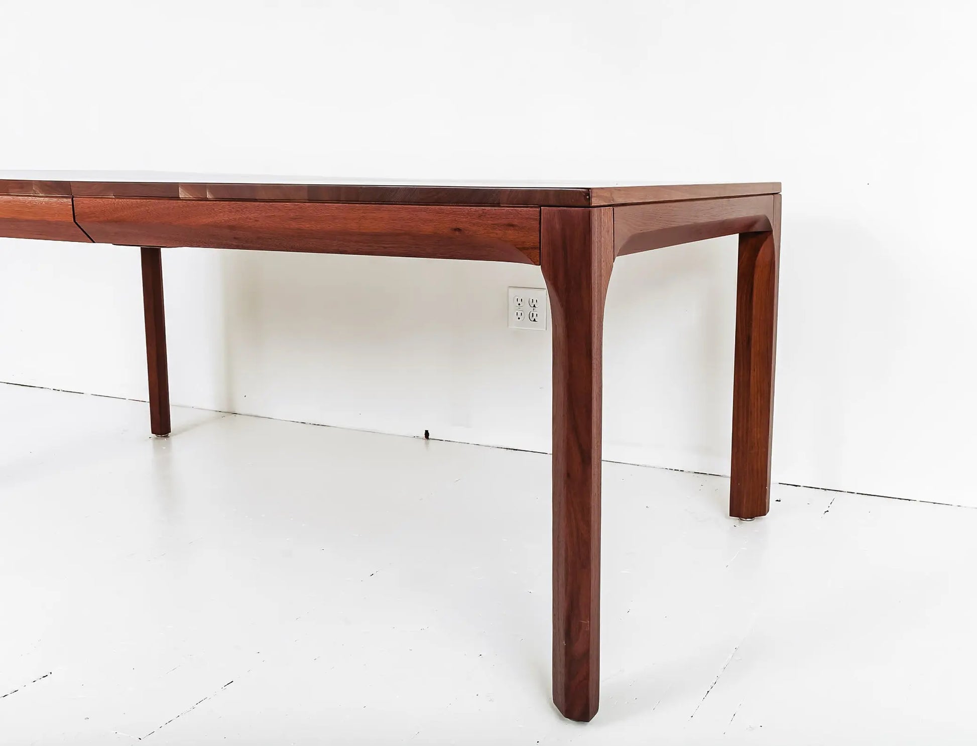 Classic Minimalist Rectangular Extendable Dining Table